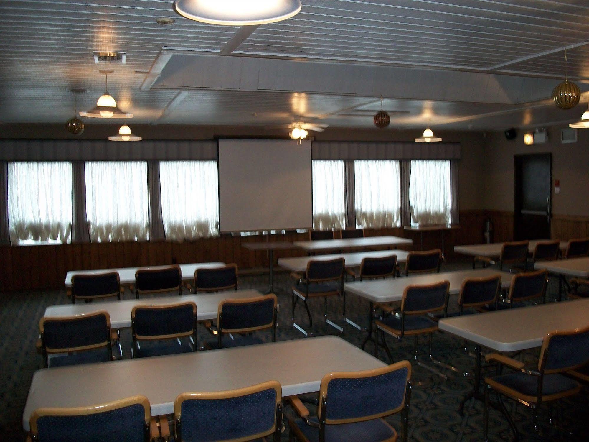 Howard Johnson By Wyndham Lindsay Exteriör bild